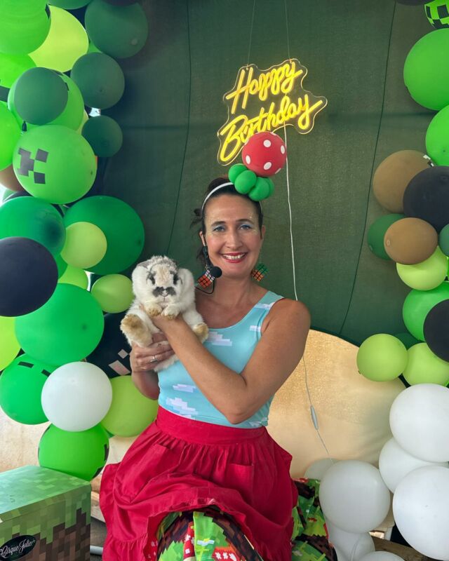 Me and my magic bunny, Mrs Sparkles. #magicbunny #kidsmagic #mauientertainer #mauibirthdayparty