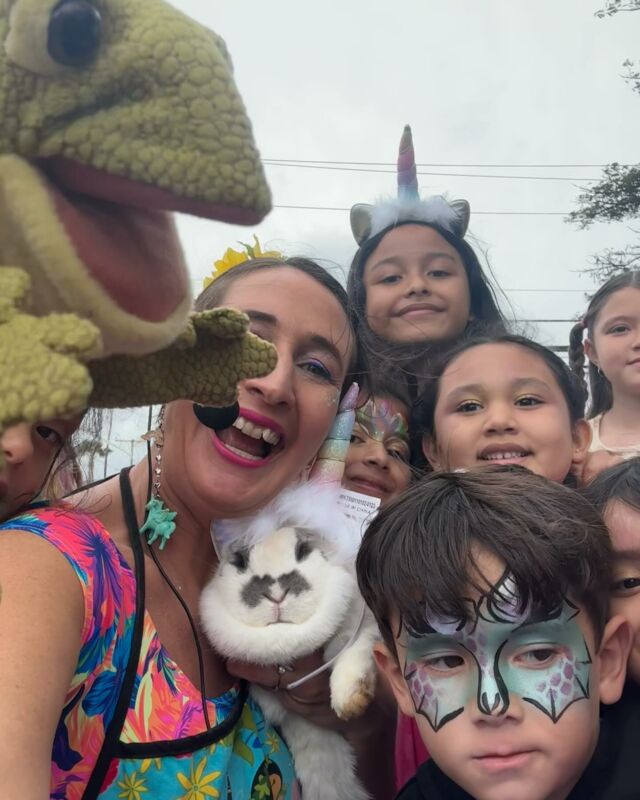This may be one of my favorite selfies ever. The kids wanted to put a unicorn horn on the bunny. And I even got photo bombed by my own frog puppet that a kid had grabbed (without permission!) from my magic bag! #kidsmagician #kidsentertainmer #kidspartiesmaui #mauievententertainment