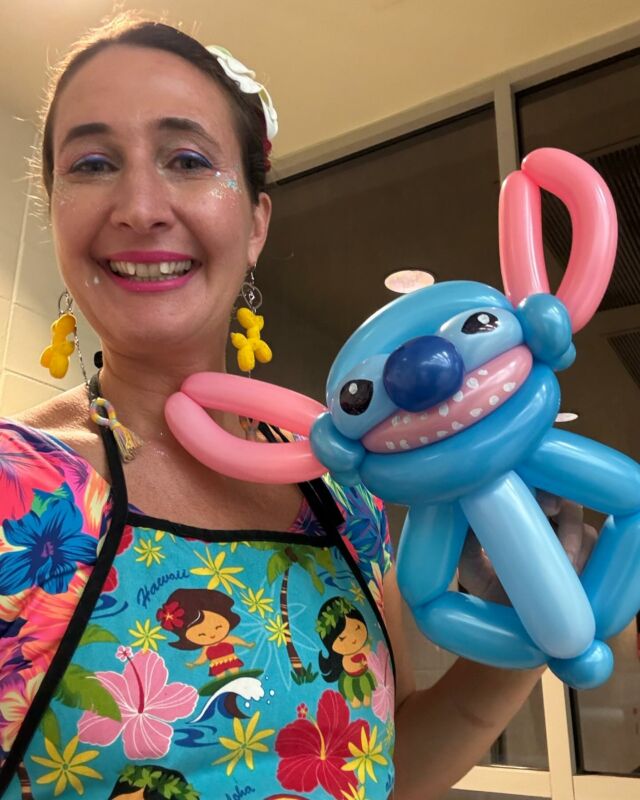 I finally worked out a stitch design that I like that doesn’t take too long. I made a million of these the other night and everyone loved him. #stitchballoonanimal #liloandstitchthemeparty #mauiballoontwister #mauievents #mauifirstbirthdayparty