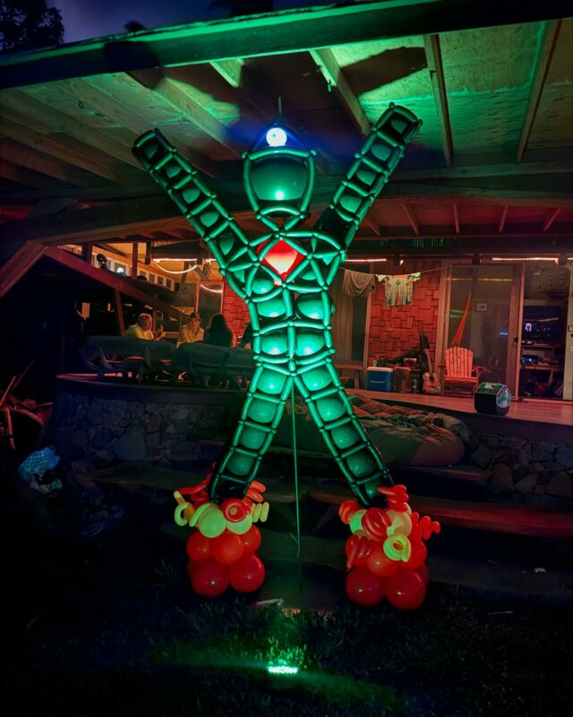 Ballooning Man! #balloonburningman #ballooningman #balloonman #burningman2024 #balloondecor #balloonart #mauiballoondecor